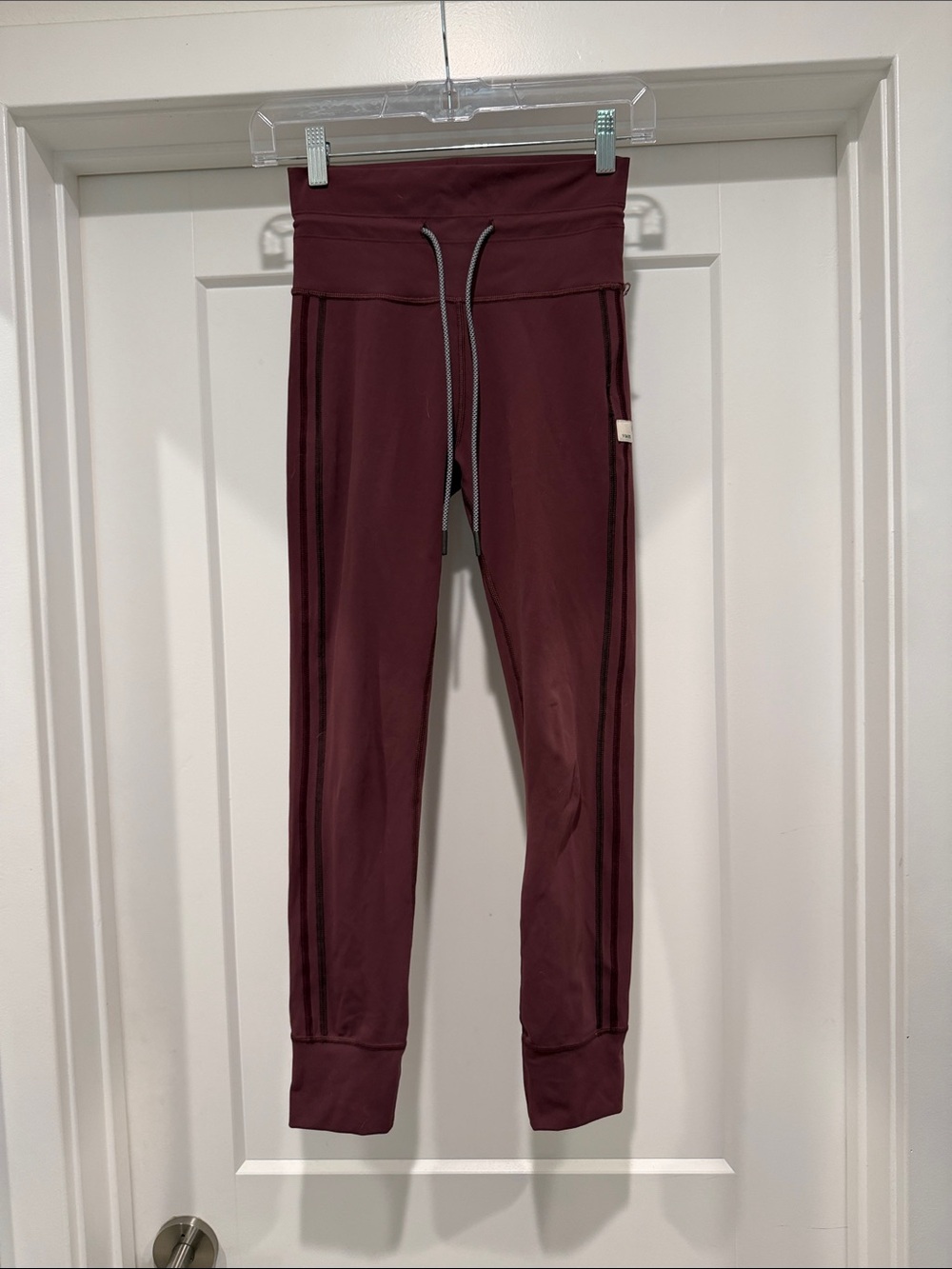 Vuori Maroon High-Waist Drawstring Leggings